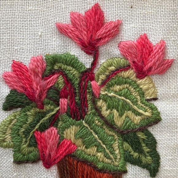 Vintage Floral Framed Needlepoint - Picture 3 of 6